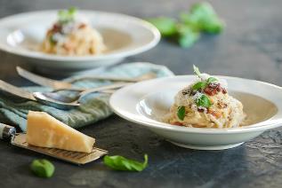 Creamy Pasta Carbonara with Mushrooms 
