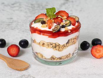 Strawberry Yogurt Cups
