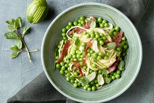 Pasta with Peas and Turkey Bacon