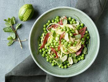 Pasta with Peas and Turkey Bacon