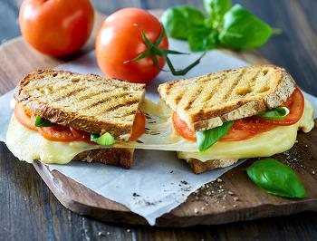 Mozzarella Sandwich with Pesto 