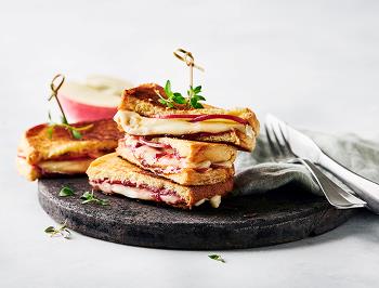 Grilled Brie Sandwich with Apples and Figs