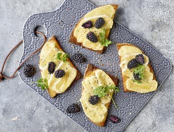 Brie bruschetta