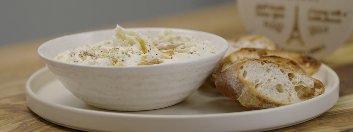 /Files/Images/Emborg/1240x465/1240x465_Whipped-brie.jpg